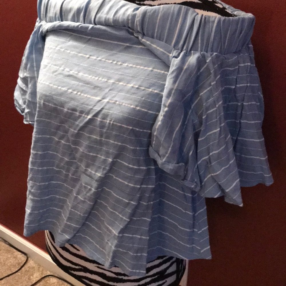 Off shoulder Top - Picture 2 of 3